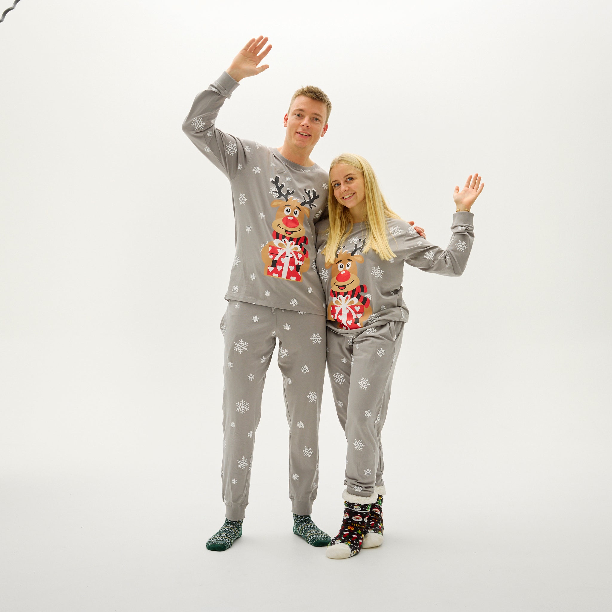 Pyjama Adorable De Rudolphe Gris – Femme. – Image 5